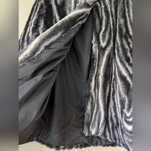 Alfred Dunner faux fur jacket women's size 8 - Picture 3 of 5